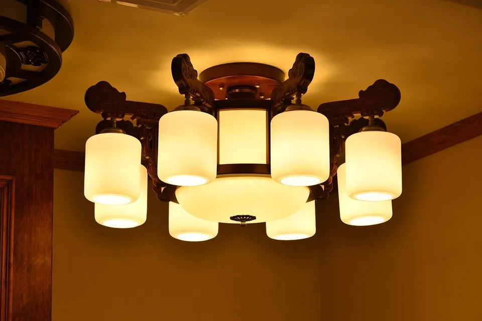 Lampa-nad-lustro-sklep