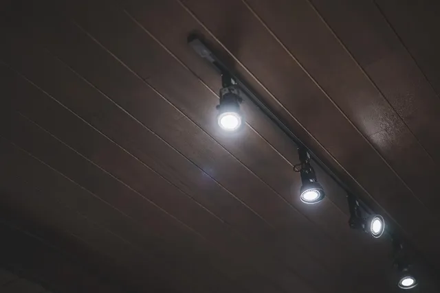 Lampa z lustra do łazienki